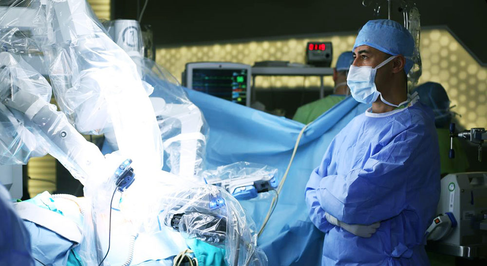 Surgical robot man on operating table while doctors sipped lattes | Top Docs